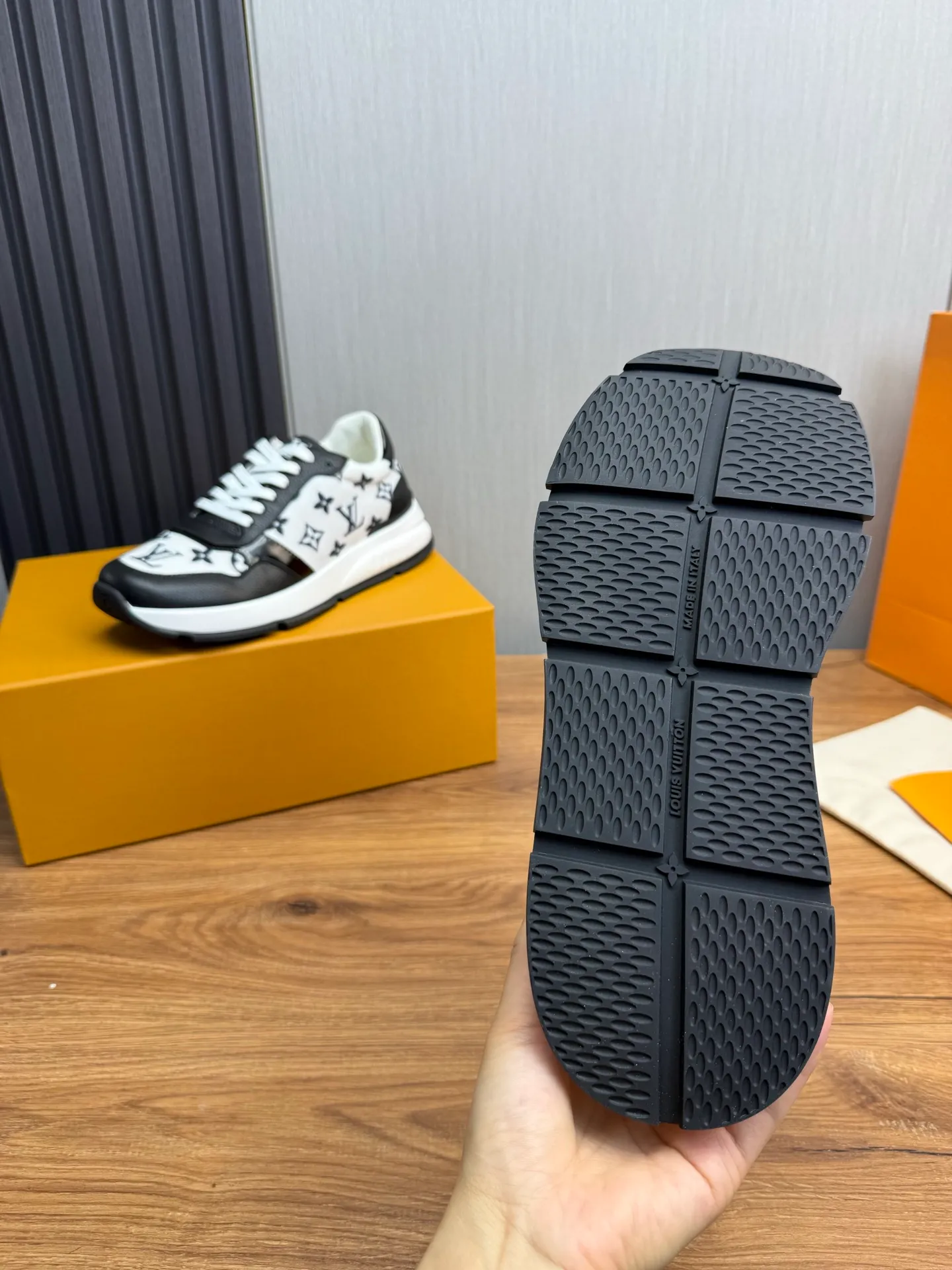 Men's shoes 💰800💰 LOUIS VUITTON [Luden Yiwei] Brand new trendy Lv is on the market 🎁, casual and fashionable men's shoes 👟Original 1:1 shipment✅ The upper is made of imported brand leather + cowhide lining, the original wear-resistant rubber outsole, the version is simple and elegant, exclusive for trendy men. 38-44 (customized at 38.45)